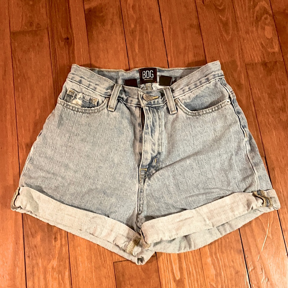 Urban Outfitters Mom Shorts size 24